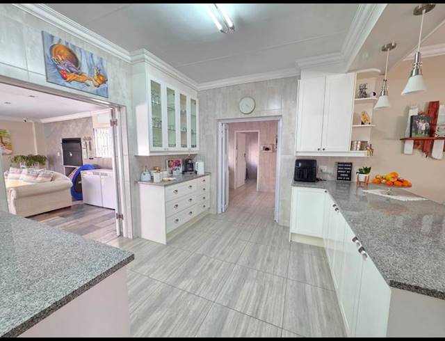 4 BEDROOM HOUSE FOR SALE IN GOLF PARK